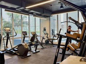 227 NE 2nd St 2105, Miami FL 33132