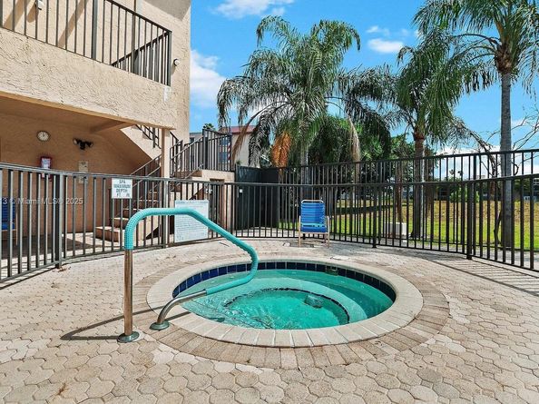 7220 Lake Cir Dr 301, Margate FL 33063