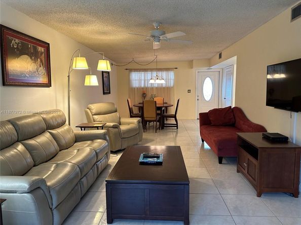 8901 E Hollybrook Blvd 306, Pembroke Pines FL 33025