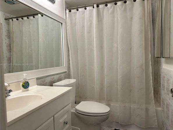 8901 E Hollybrook Blvd 306, Pembroke Pines FL 33025