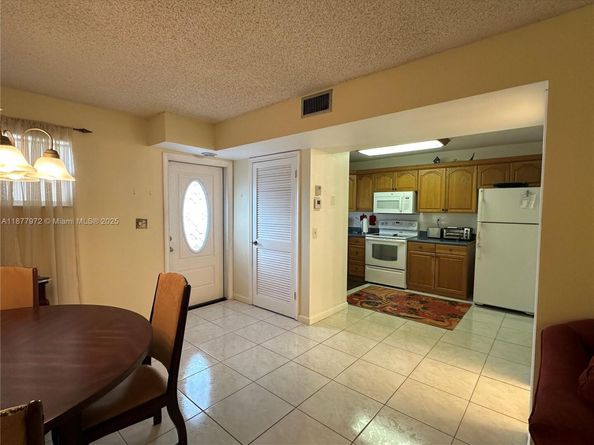 8901 E Hollybrook Blvd 306, Pembroke Pines FL 33025