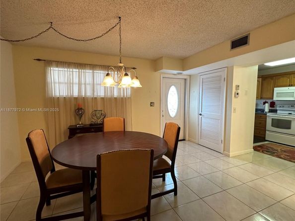 8901 E Hollybrook Blvd 306, Pembroke Pines FL 33025