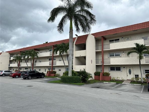 8901 E Hollybrook Blvd 306, Pembroke Pines FL 33025