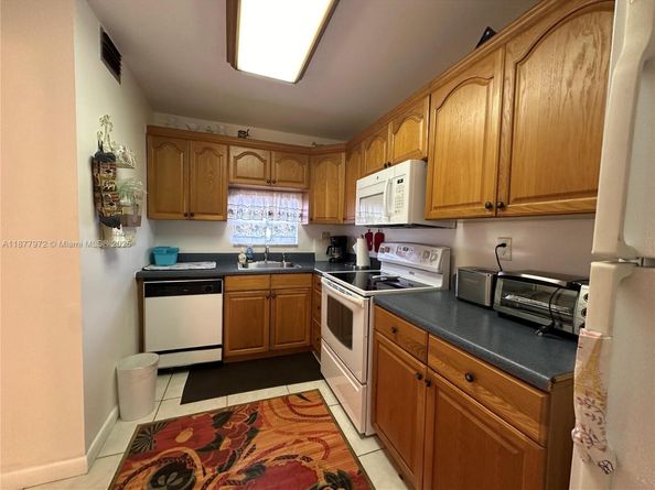 8901 E Hollybrook Blvd 306, Pembroke Pines FL 33025