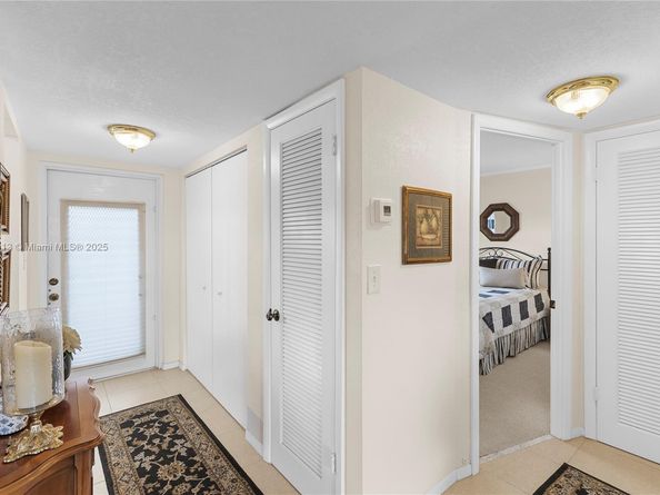 8950 Sunrise Lakes Blvd 309, Sunrise FL 33322