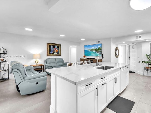 9239 NW 9th Pl C1L, Plantation FL 33324