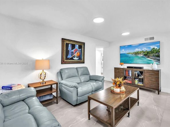 9239 NW 9th Pl C1L, Plantation FL 33324