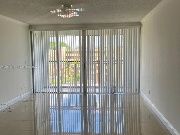 9210 Fontainebleau Blvd 506, Miami FL 33172