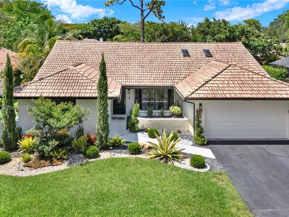 8525 NW 49th Dr, Coral Springs FL 33067
