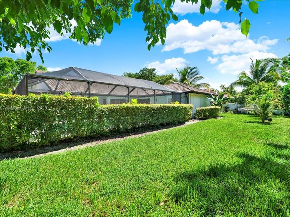 8525 NW 49th Dr, Coral Springs FL 33067