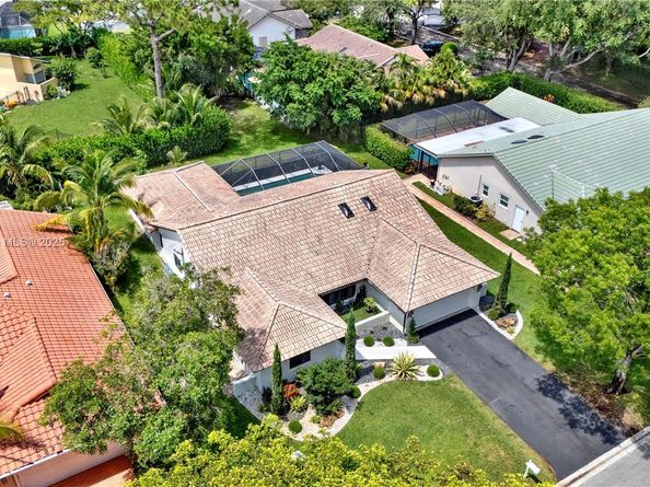 8525 NW 49th Dr, Coral Springs FL 33067