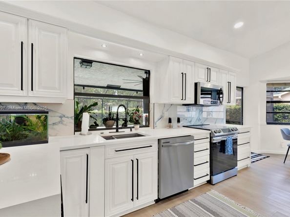 8525 NW 49th Dr, Coral Springs FL 33067