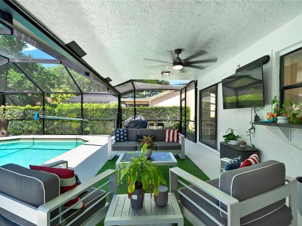 8525 NW 49th Dr, Coral Springs FL 33067