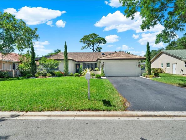 8525 NW 49th Dr, Coral Springs FL 33067