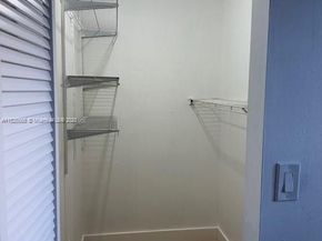 201 W Park Dr 2032, Miami FL 33172