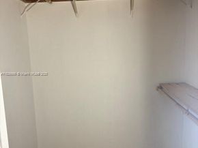 201 W Park Dr 2032, Miami FL 33172