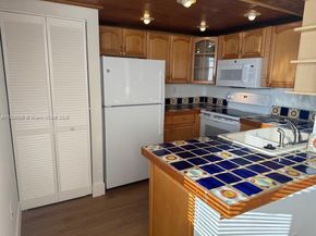 201 W Park Dr 2032, Miami FL 33172