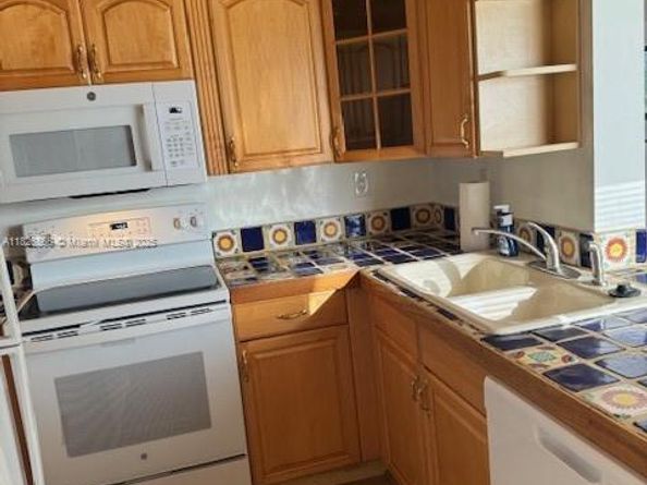 201 W Park Dr 2032, Miami FL 33172