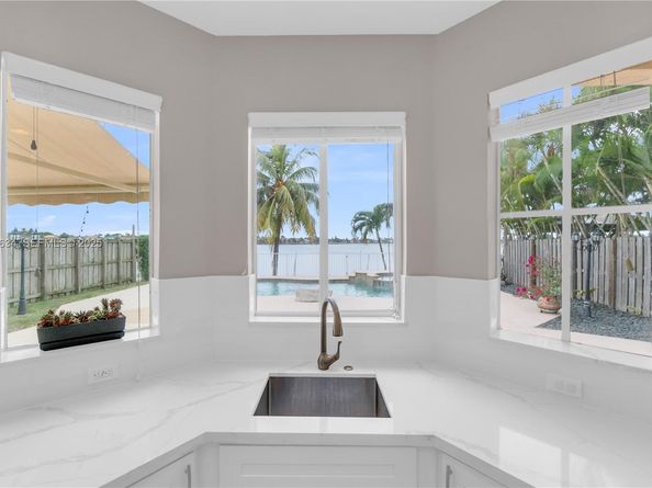 13940 SW 127th Ct, Miami FL 33186