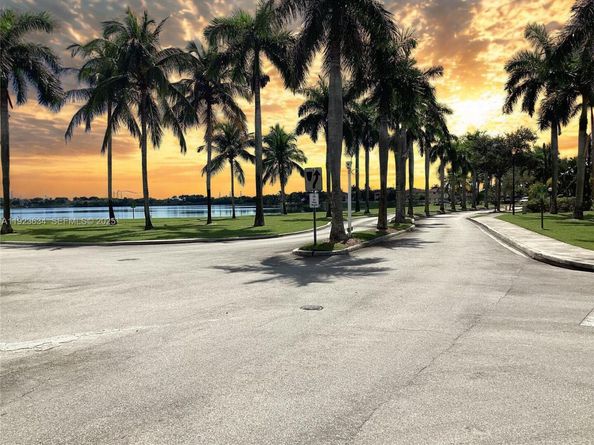 13940 SW 127th Ct, Miami FL 33186