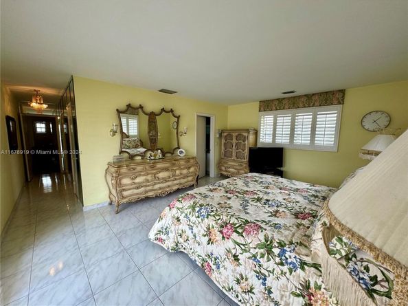 3440 NE 170th St, North Miami Beach FL 33160