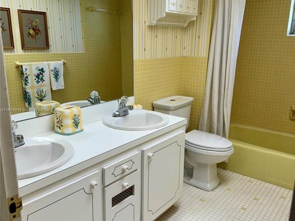 3440 NE 170th St, North Miami Beach FL 33160