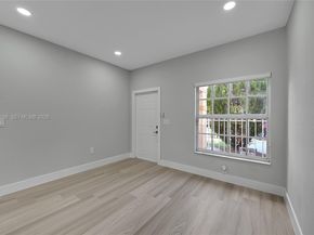 884 NW 170th Ter, Pembroke Pines FL 33028