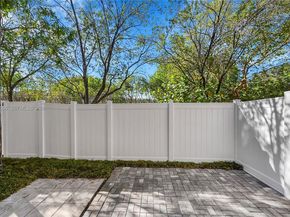 884 NW 170th Ter, Pembroke Pines FL 33028