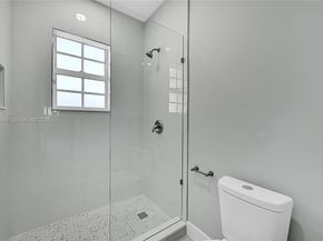 884 NW 170th Ter, Pembroke Pines FL 33028