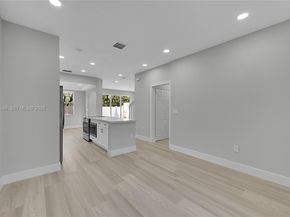 884 NW 170th Ter, Pembroke Pines FL 33028