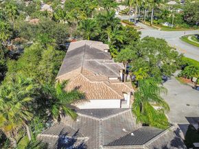 884 NW 170th Ter, Pembroke Pines FL 33028