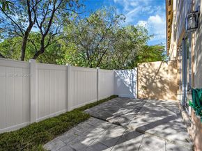 884 NW 170th Ter, Pembroke Pines FL 33028