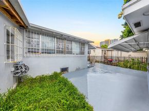 943 SW 9th Ave, Miami FL 33130