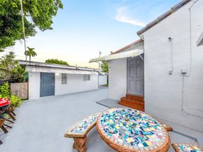 943 SW 9th Ave, Miami FL 33130