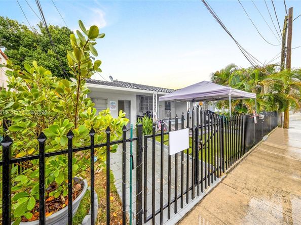 943 SW 9th Ave, Miami FL 33130