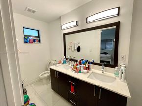 2957 NW 45th St, Miami FL 33142