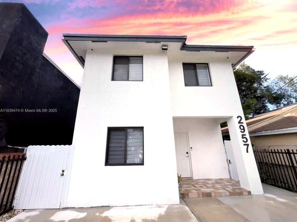 2957 NW 45th St, Miami FL 33142