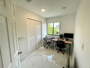 2957 NW 45th St, Miami FL 33142