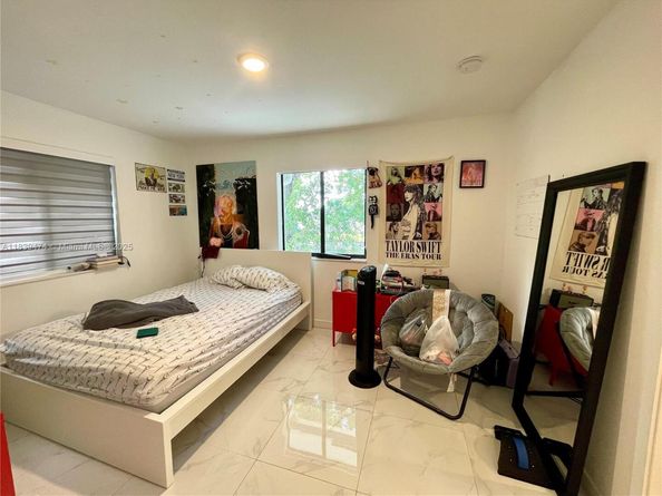 2957 NW 45th St, Miami FL 33142