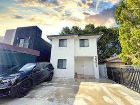 2957 NW 45th St, Miami FL 33142