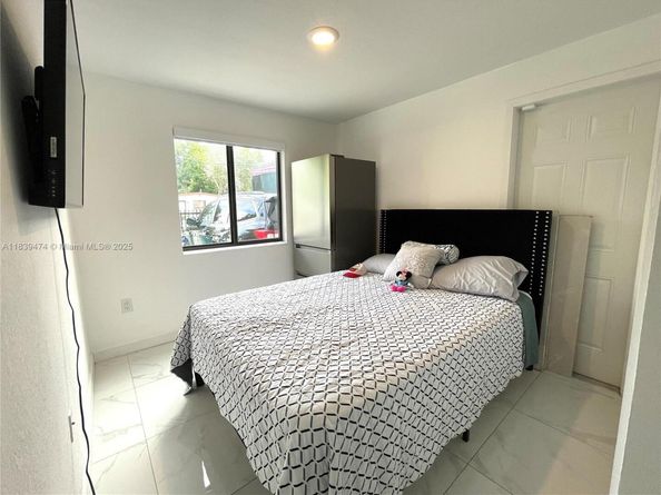 2957 NW 45th St, Miami FL 33142