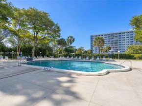 3800 Hillcrest Dr 203, Hollywood FL 33021