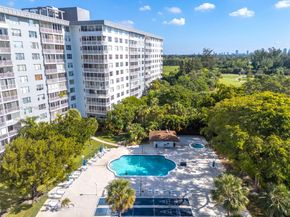 3800 Hillcrest Dr 203, Hollywood FL 33021