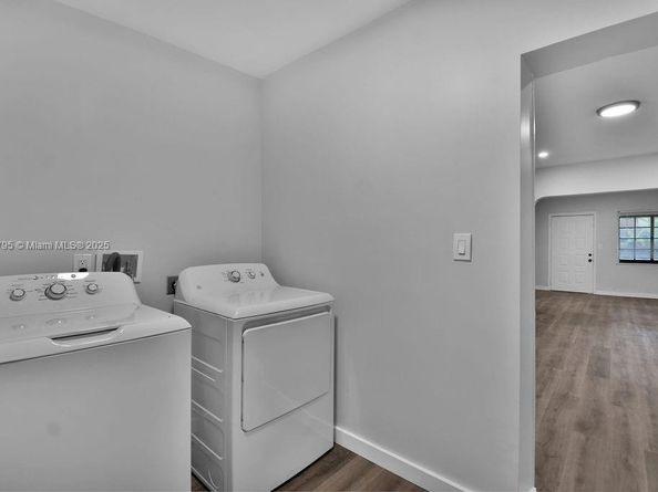 547 NW 49th St, Miami FL 33127