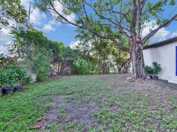 547 NW 49th St, Miami FL 33127