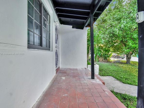 547 NW 49th St, Miami FL 33127