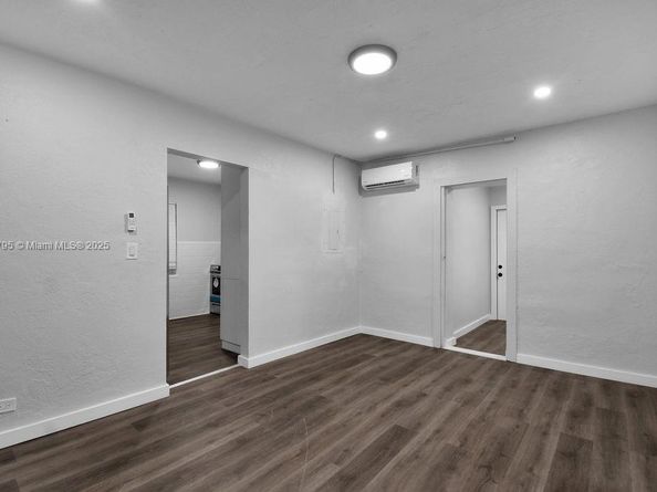 547 NW 49th St, Miami FL 33127