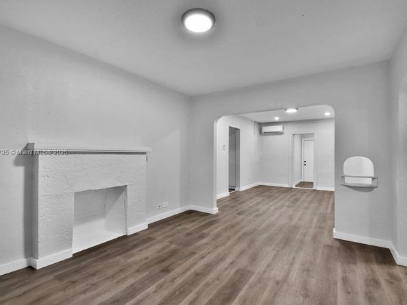 547 NW 49th St, Miami FL 33127