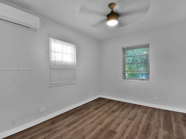 547 NW 49th St, Miami FL 33127