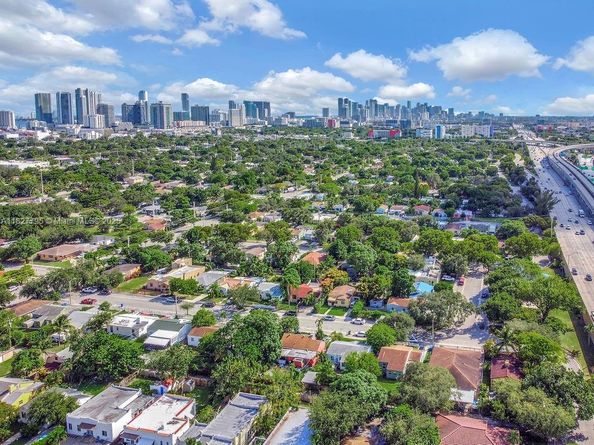 547 NW 49th St, Miami FL 33127